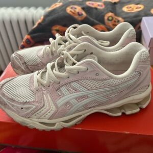 ASICS Gel Kayano 22 trainers in pink and white